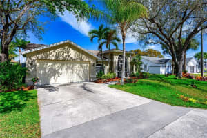1195 Moon Lake Dr, Naples, FL 34104, Sold 06/30/22