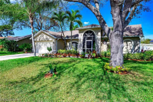 1195 Moon Lake Dr, Naples, FL 34104, Sold 06/30/22