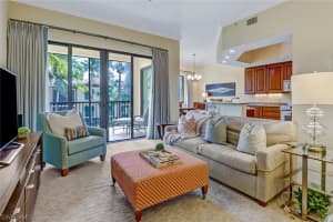 975 Sandpiper St, Naples, FL 34102, Sold 04/07/22