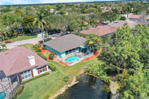 1912 Manchester Cir, Naples, FL 34109, Sold 05/24/22