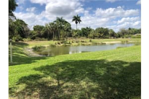 302 Newport Dr, Naples, FL 34114, Sold 05/17/22