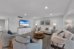 102 Clubhouse Dr, Naples, FL 34105, Sold 05/20/22