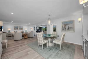 102 Clubhouse Dr, Naples, FL 34105, Sold 05/20/22