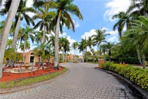 1235 Wildwood Lakes Blvd Apt 207, Naples, FL 34104, Sold 06/03/22