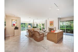 102 Clubhouse Dr, Naples, FL 34105, Sold 05/03/22