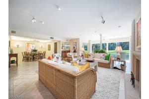 102 Clubhouse Dr, Naples, FL 34105, Sold 05/03/22