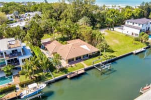 569 Kingfisher Ln, Longboat Key, FL 34228, Sold 05/03/22