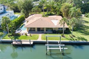 569 Kingfisher Ln, Longboat Key, FL 34228, Sold 05/03/22