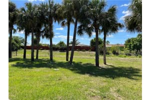 387 Shadow Lakes Dr, Lehigh Acres, FL 33974, Sold 05/26/22