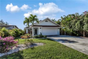 838 97th Ave N, Naples, FL 34108, Sold 05/19/22
