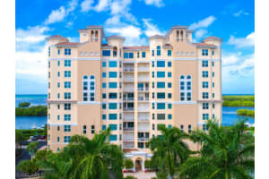 435 Dockside Dr, Naples, FL 34110, Sold 05/17/22