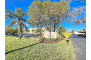 2111 Barkeley Ln Apt 20, Fort Myers, FL 33907, Sold 05/24/22