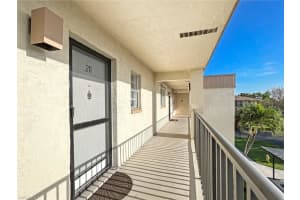 2111 Barkeley Ln Apt 20, Fort Myers, FL 33907, Sold 05/24/22