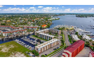 801 River Point Dr, Naples, FL 34102, Sold 12/08/22