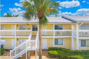 4605 Bayshore Dr, Naples, FL 34112, Sold 09/26/22