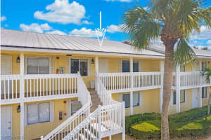 4605 Bayshore Dr, Naples, FL 34112, Sold 09/26/22