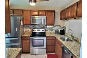 9300 Lake Park Dr APT 104, Fort Myers, FL 33919, Sold 07/29/22