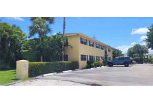 4290 Gulfstream Dr APT 10, Naples, FL 34112, Sold 09/02/22