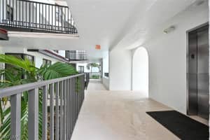 406 La Peninsula Blvd, Naples, FL 34113, Sold 10/31/22