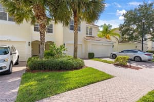 1144 Oxford Ln, Naples, FL 34105, Sold 12/07/22