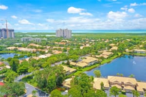 290 Emerald Bay Cir, Naples, FL 34110, Sold 10/05/22