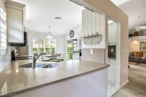 290 Emerald Bay Cir, Naples, FL 34110, Sold 10/05/22
