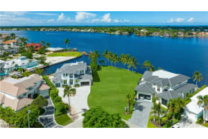 1640 Dolphin Ct, Naples, FL 34102, Sold 12/12/22