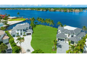 1640 Dolphin Ct, Naples, FL 34102, Sold 12/12/22