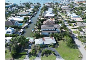 1585 Pelican Ave, Naples, FL 34102, Sold 04/21/23