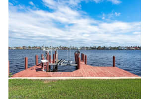 1985 8th St S, Naples, FL 34102, Sold 12/02/22