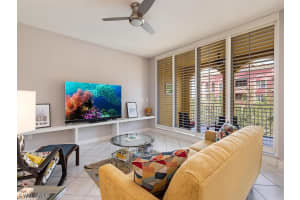 410 Bayfront Pl, Naples, FL 34102, Sold 03/31/23