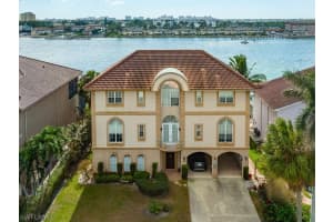 18 W Pelican St, Naples, FL 34113, Sold 08/07/23