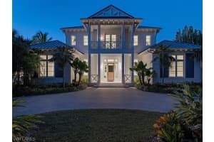 225 4th Ave N, Naples