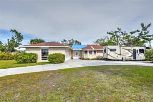 7239 Lake Dr, Fort Myers, FL 33908, Sold 02/17/23