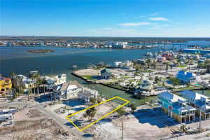 587 Carlos Circle, Fort Myers Beach, FL 33931 - MLS#223002938