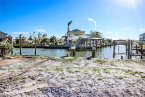 587 Carlos Circle, Fort Myers Beach, FL 33931 - MLS#223002938