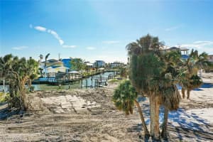 587 Carlos Circle, Fort Myers Beach, FL 33931 - MLS#223002938