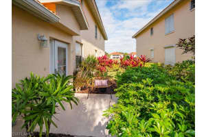 260 Robin Hood Cir, Naples, FL 34104, Sold 03/13/23