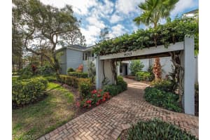 401 Courtside Dr, Naples, FL 34105, Sold 05/02/23
