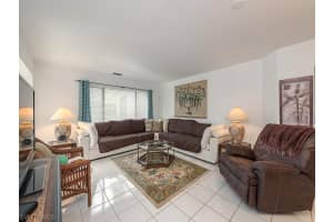 401 Courtside Dr, Naples, FL 34105, Sold 05/02/23