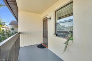 9285 Lake Park Dr APT 203, Fort Myers, FL 33919, Sold 06/01/23