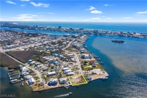 900 San Carlos Drive, FORT MYERS BEACH, FL 33931 Sold 05/19/25
