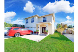 834 105th Ave N, Naples