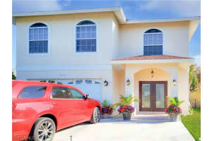 834 105th Avenue, Naples, FL 34108 - MLS#223015592