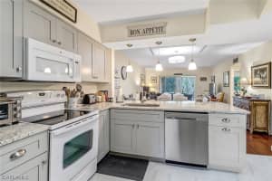 1025 Foxfire Ln, Naples, FL 34104, Sold 05/19/23