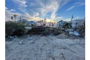 947 San Carlos Drive, Fort Myers Beach, FL 33931 - MLS#223019019