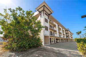 801 River Point Dr, Naples, FL 34102, Sold 10/17/23