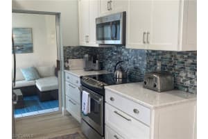 686 Wiggins Bay Dr, Naples, FL 34110, Sold 09/29/23