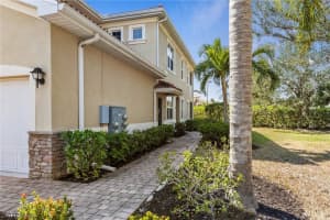 Units 1-4, 8531 Oakshade Cir, Fort Myers, FL 33919, Sold 05/23/23