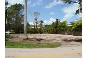 695 Broad Avenue, Naples, FL 34102 - MLS#223033649